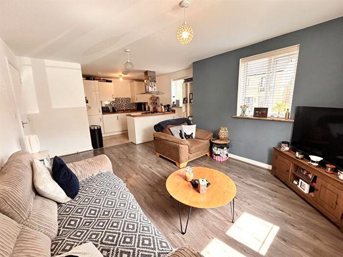 2 Bedroom Flat For Sale In Beck Road, Sowerby Bridge, HX6