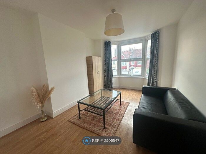 1 Bedroom Flat To Rent In Clifton Avenue, Wembley, HA9