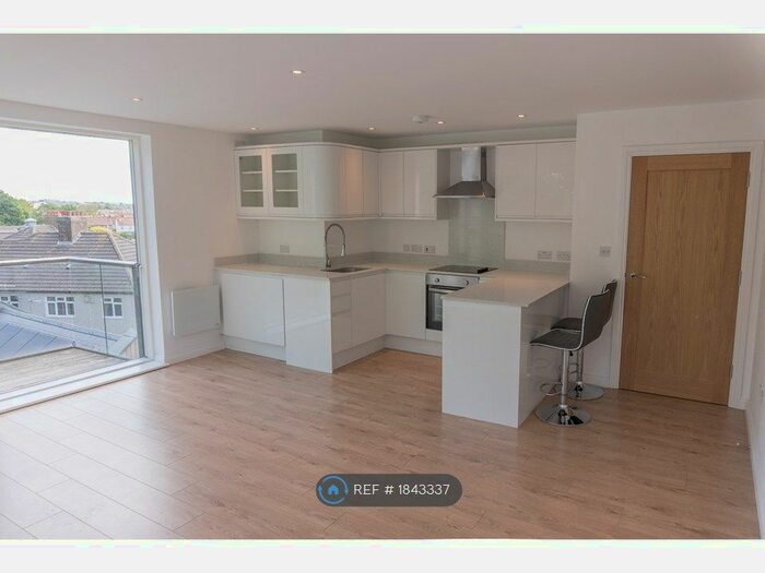 2 Bedroom Flat To Rent In Station Approach South, Welling, DA16