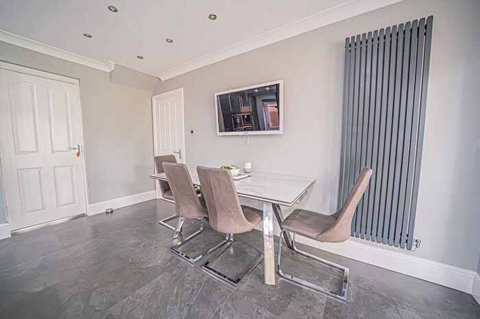 5 Bedroom Detached House For Sale In Grovefield Crescent, Balsall Common, CV7