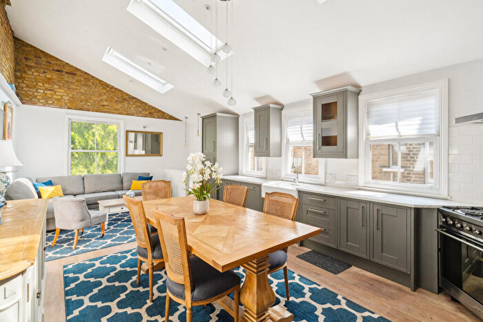 3 Bedroom Maisonette For Sale In Lyric Road, London, SW13