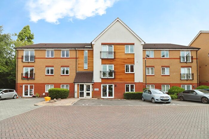 2 Bedroom Flat For Sale In Hollybrook Park, Speedwell, Bristol, BS15