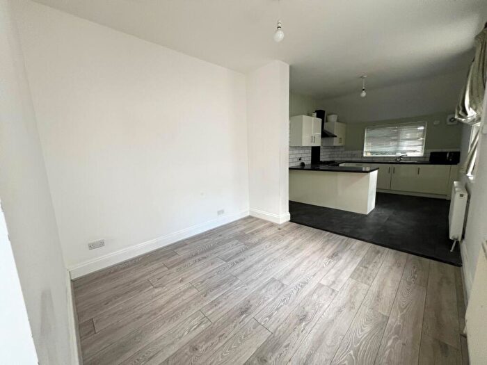 2 Bedroom Maisonette To Rent In Grove Road North, Southsea, PO5