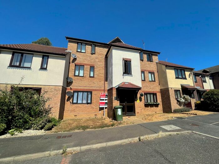 1 Bedroom Apartment To Rent In Robinia Close, Steeple View, SS15