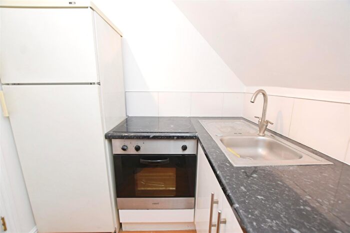 1 Bedroom Flat To Rent In Lodge Road, Hendon, NW4