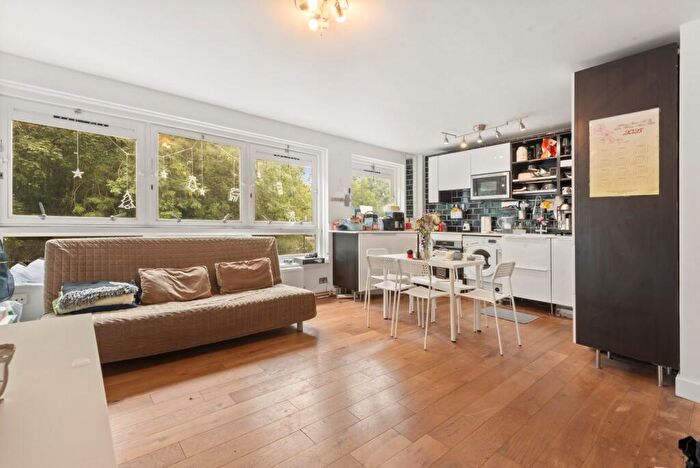 2 Bedroom Flat To Rent In Penfields House, York Way Estate, N7