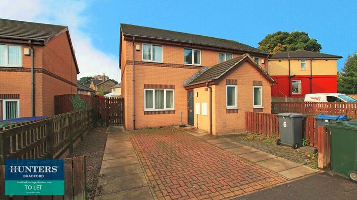 3 Bedroom Semi-Detached House To Rent In Burnham Avenue, Bradford, West Yorkshire, BD4