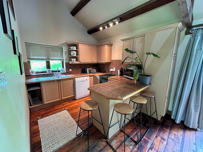 2 Bedroom Detached Bungalow To Rent In Snake Lane, Woodspeen, RG20