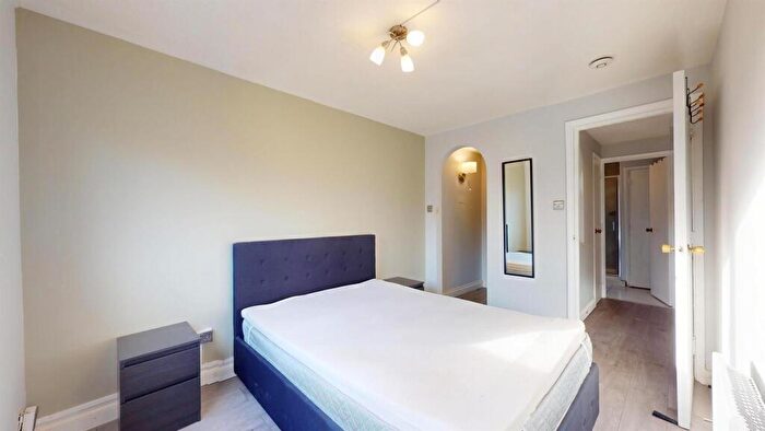 2 Bedroom Flat To Rent In Harp Island Close, London, NW10