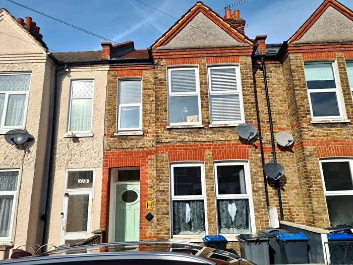 1 Bedroom Flat To Rent In Boundary Road, SW19