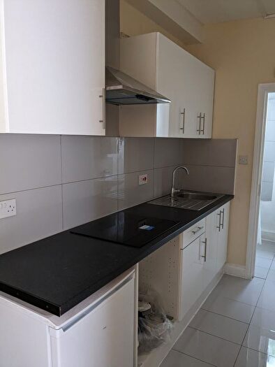 2 Bedroom Terraced House To Rent In Hammersmith Road, London, W14