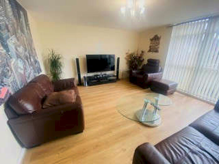 3 Bedroom Flat To Rent In Audley Court, Canberra Drive, Northolt, UB5