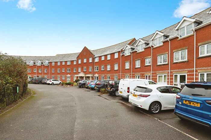 2 Bedroom Flat For Sale In Regency Crescent, Christchurch, Dorset, BH23