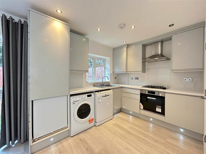 3 Bedroom Semi-Detached House To Rent In Vale Road, Sutton, SM1