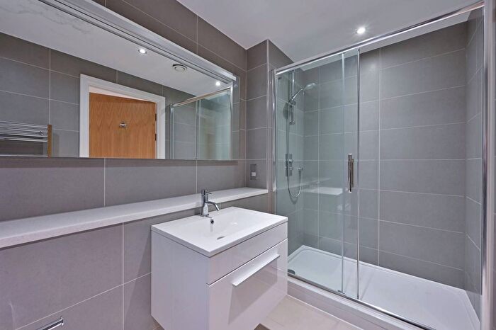 1 Bedroom Flat To Rent In Upper Richmond Road, East Putney, London, SW15