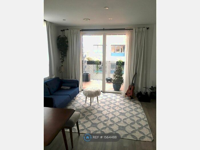 1 Bedroom Flat To Rent In Lanterna Court, London, E3