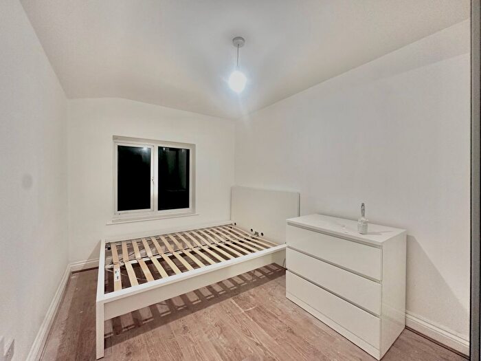 4 Bedroom Flat To Rent In Simpson Street, SW11