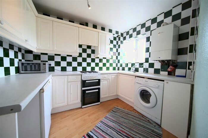 3 Bedroom Flat To Rent In Onslow Parade, Hampden Square, London, N14