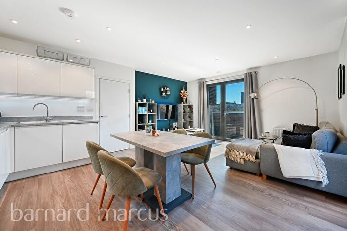 2 Bedroom Flat For Sale In Creek Lane, London, SW18
