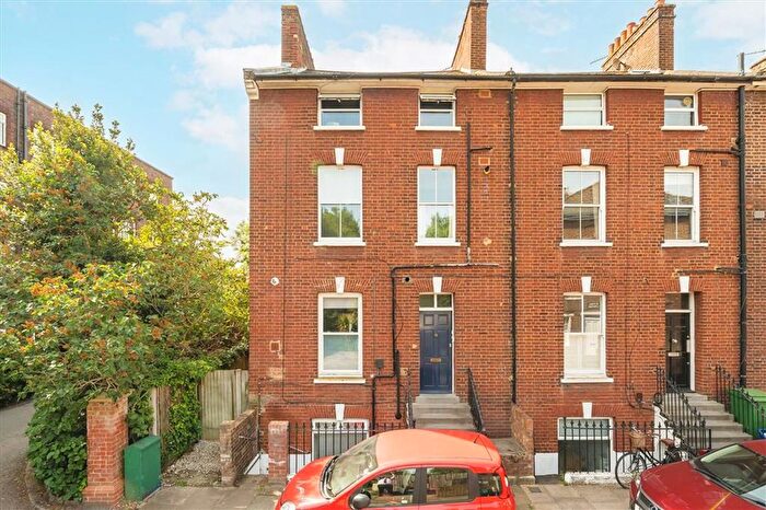 1 Bedroom Flat To Rent In Rosemary Lane, East Sheen, SW14