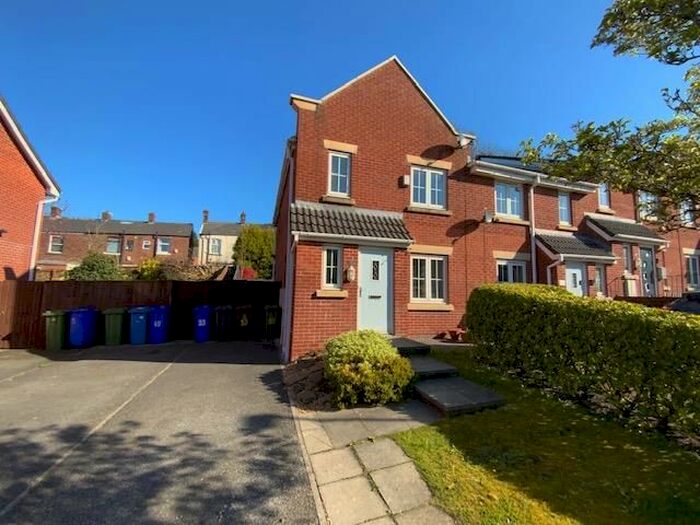 4 Bedroom Property To Rent In Windermere Road, Dukinfield, SK16