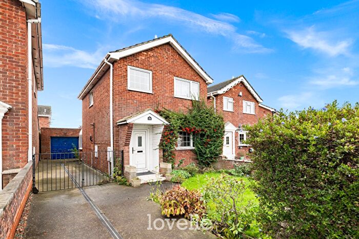3 Bedroom Detached House For Sale In Woodlands Avenue, Immingham, DN40