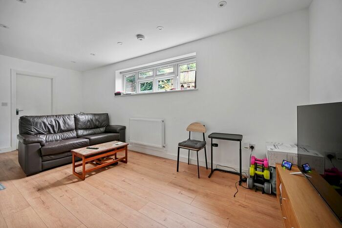 1 Bedroom Flat To Rent In Mountfield Road, London, N3