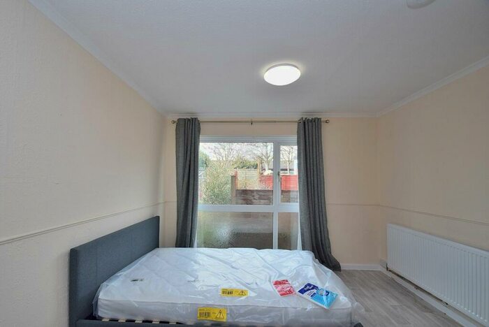 1 Bedroom Property To Rent In Jonathans, Coffee Hall, MK6