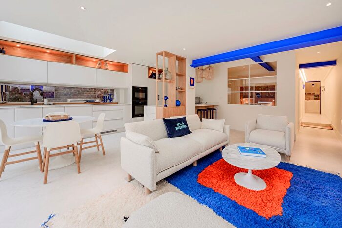 2 Bedroom Flat To Rent In Colville Road, London, Uk, W11