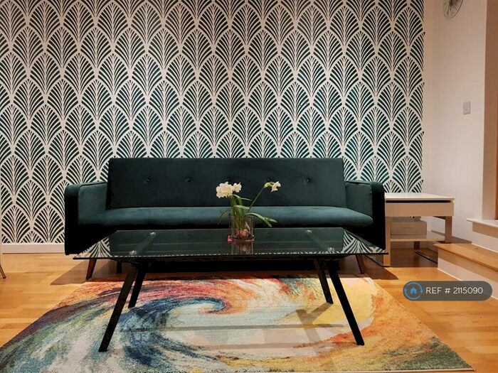 2 Bedroom Flat To Rent In Marsh Lane, Leeds, LS9