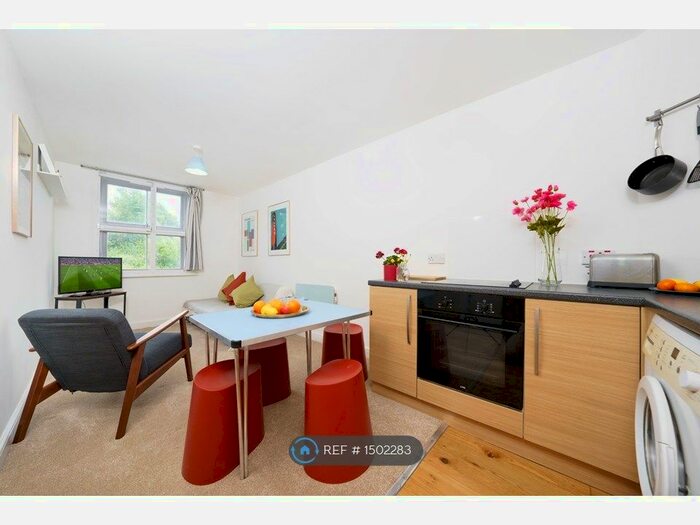 1 Bedroom Flat To Rent In Horton Road, London, E8