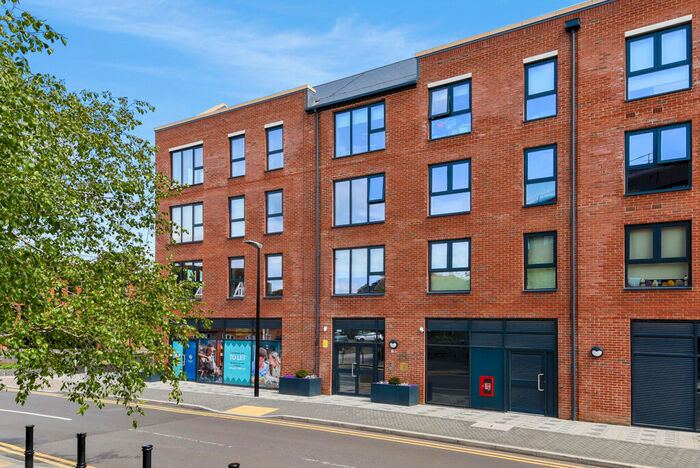 2 Bedroom Apartment To Rent In Weavers Yard, Newbury Newbury, RG14