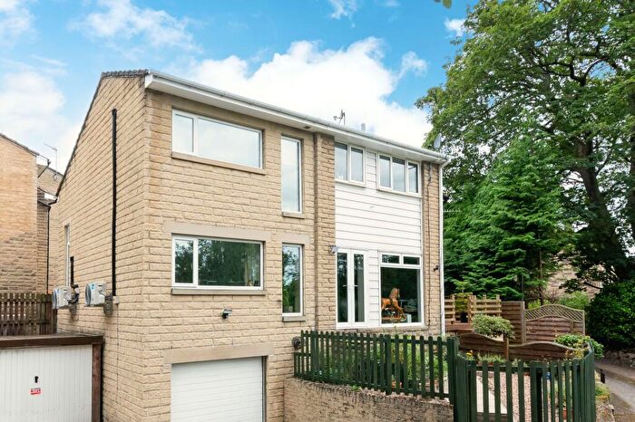 4 Bedroom End Of Terrace House For Sale In Luke Lane, Thongsbridge, HD9