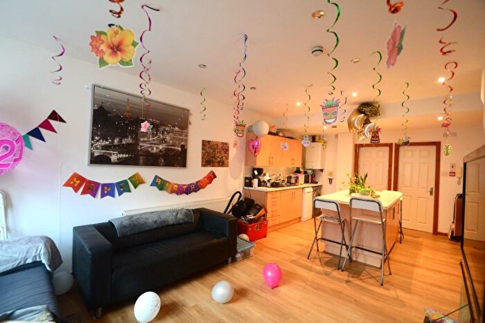 8 Bedroom Terraced House To Rent In Brailsford Road, Fallowfield, Manchester, M14