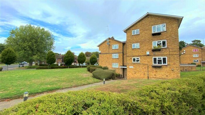 2 Bedroom Apartment To Rent In Windlesham Road, Bracknell, Berkshire, RG42