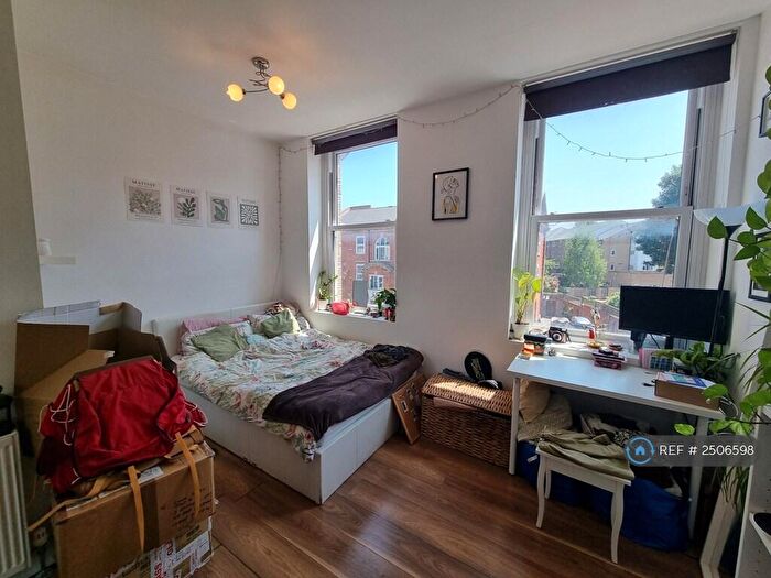 2 Bedroom Flat To Rent In Plough Way, London, SE16