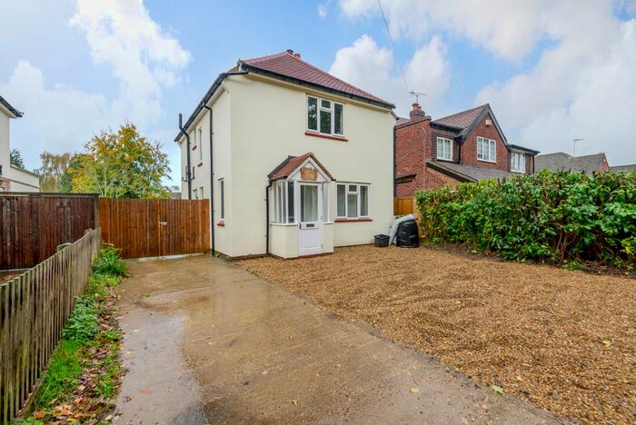 2 Bedroom Detached House To Rent In Scotts Grove Road, Chobham, GU24