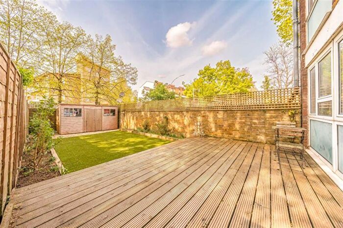 3 Bedroom Maisonette For Sale In Peckford Place, Brixton, SW9