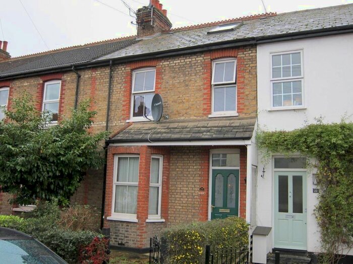 6 Bedroom Semi-Detached House To Rent In Milton Road, Egham, TW20