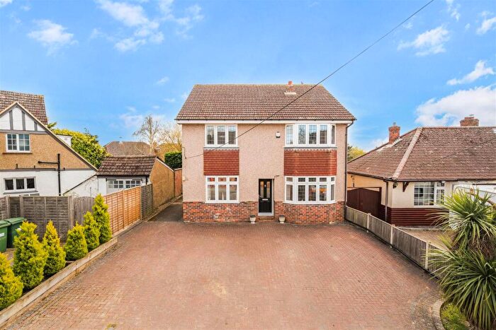 4 Bedroom Detached House For Sale In Grove Green Road, Weavering, Bearsted, ME14