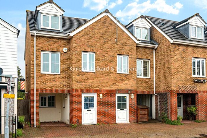3 Bedroom End Of Terrace House For Sale In Chatterton Road, Bromley, Kent, BR2
