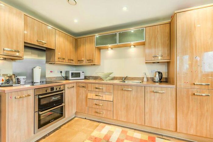 2 Bedroom Flat For Sale In Lanadron Close, Isleworth, TW7