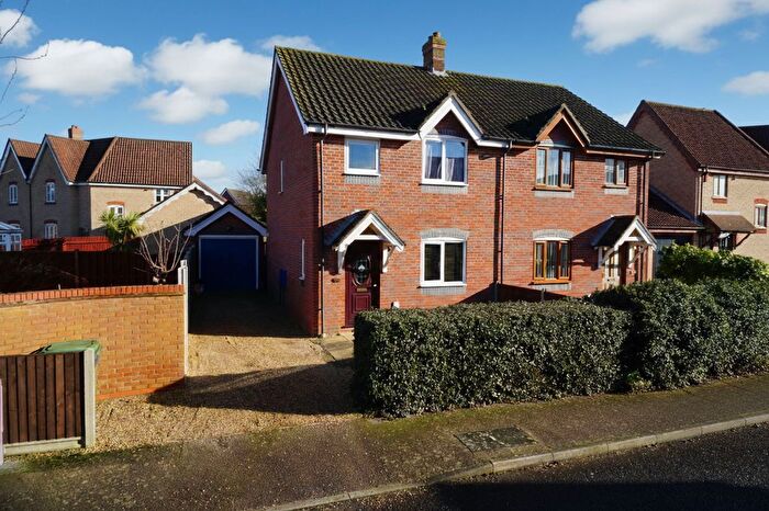 3 Bedroom Semi-Detached House For Sale In Bramble Way, Wymondham, NR18