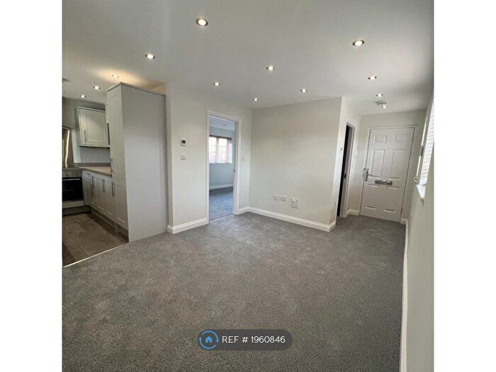 1 Bedroom Flat To Rent In Marford Road, Wheathampstead, St. Albans, AL4