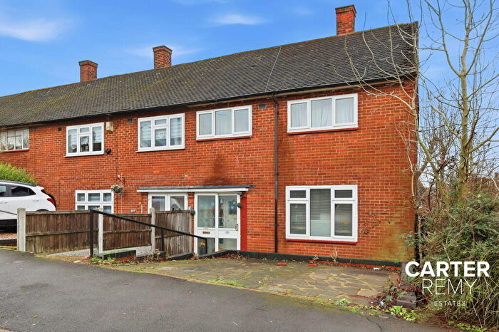3 Bedroom End Of Terrace House For Sale In Bridgewater Road, Romford, RM3