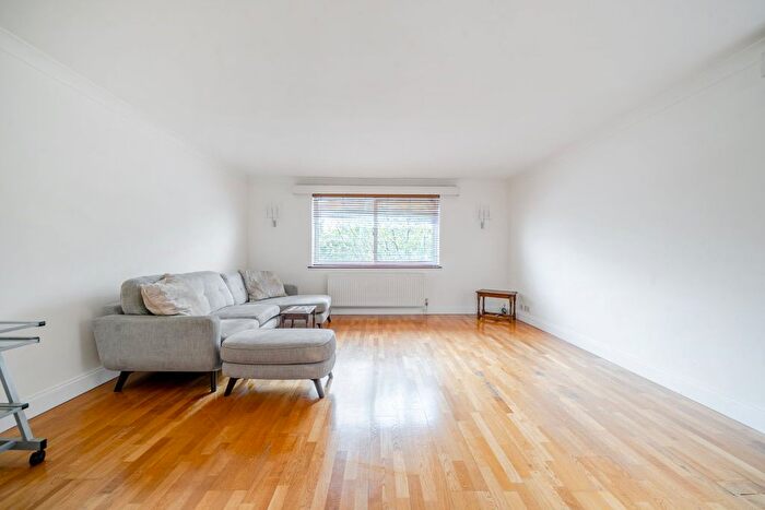 2 Bedroom Flat For Sale In Netherwood Road, London, W14