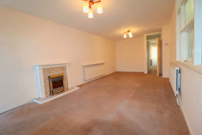 2 Bedroom Ground Maisonette Flat To Rent In Sunnyside, Park Lane, CB8