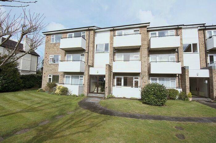 1 Bedroom Flat To Rent In Queens Road, Hersham, KT12