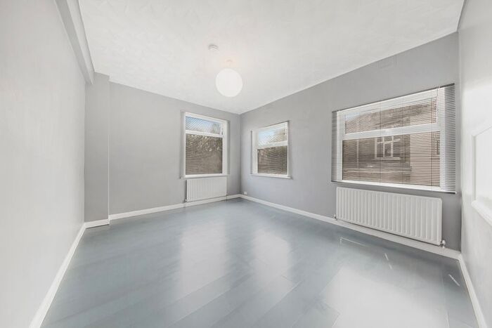 2 Bedroom Flat For Sale In Brownlow Road, London, NW10