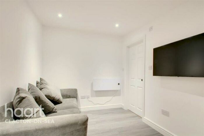 1 Bedroom Flat To Rent In Rosemary Road, CO15